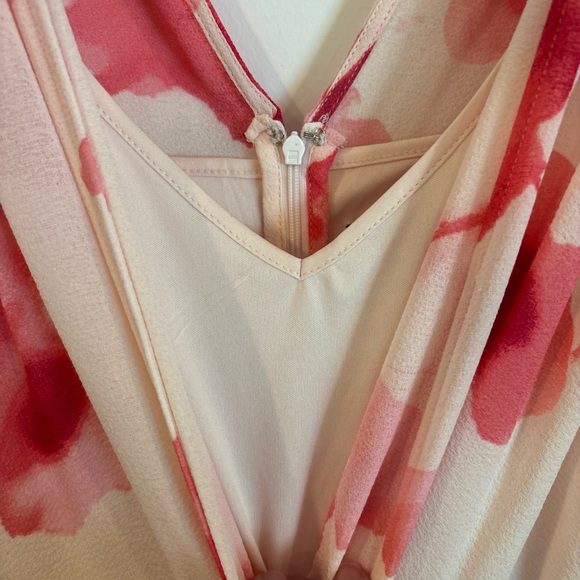 Donna Karan
Sleeveless V-Neck Floral Cascade Ruffle Chiffon Dress size 12 - Picture 7 of 10